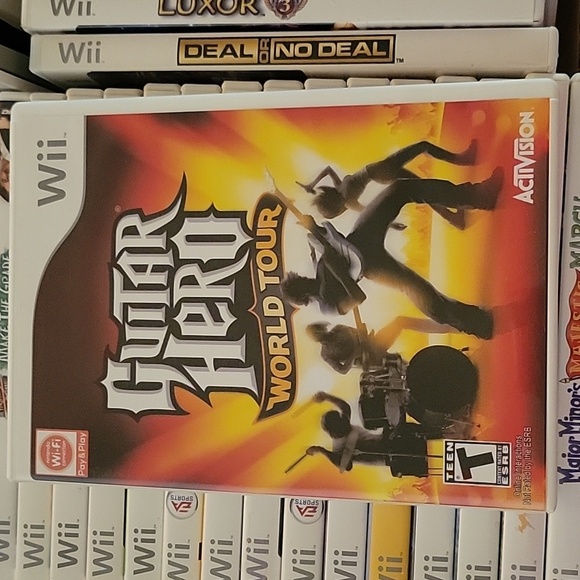 Guitar Hero World Tour Wii Game No Visable Stratches Original Case & Papers - Picture 1 of 5